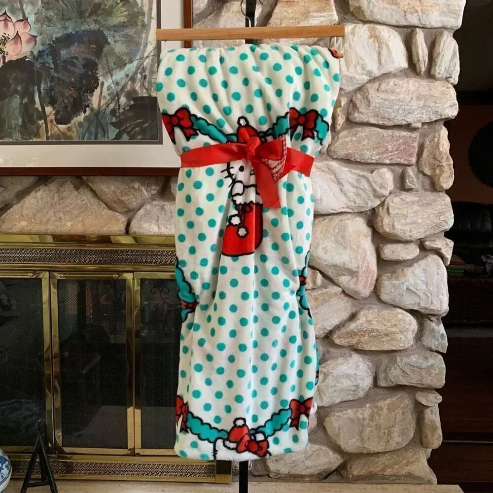 Hello kitty wreath & stocking polka dot throw blanket